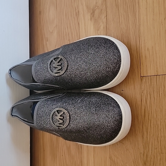 MICHAEL KORS SLIP ON SHOES SPARKE GRAY SIZE 2 GIRLS - Picture 3 of 8
